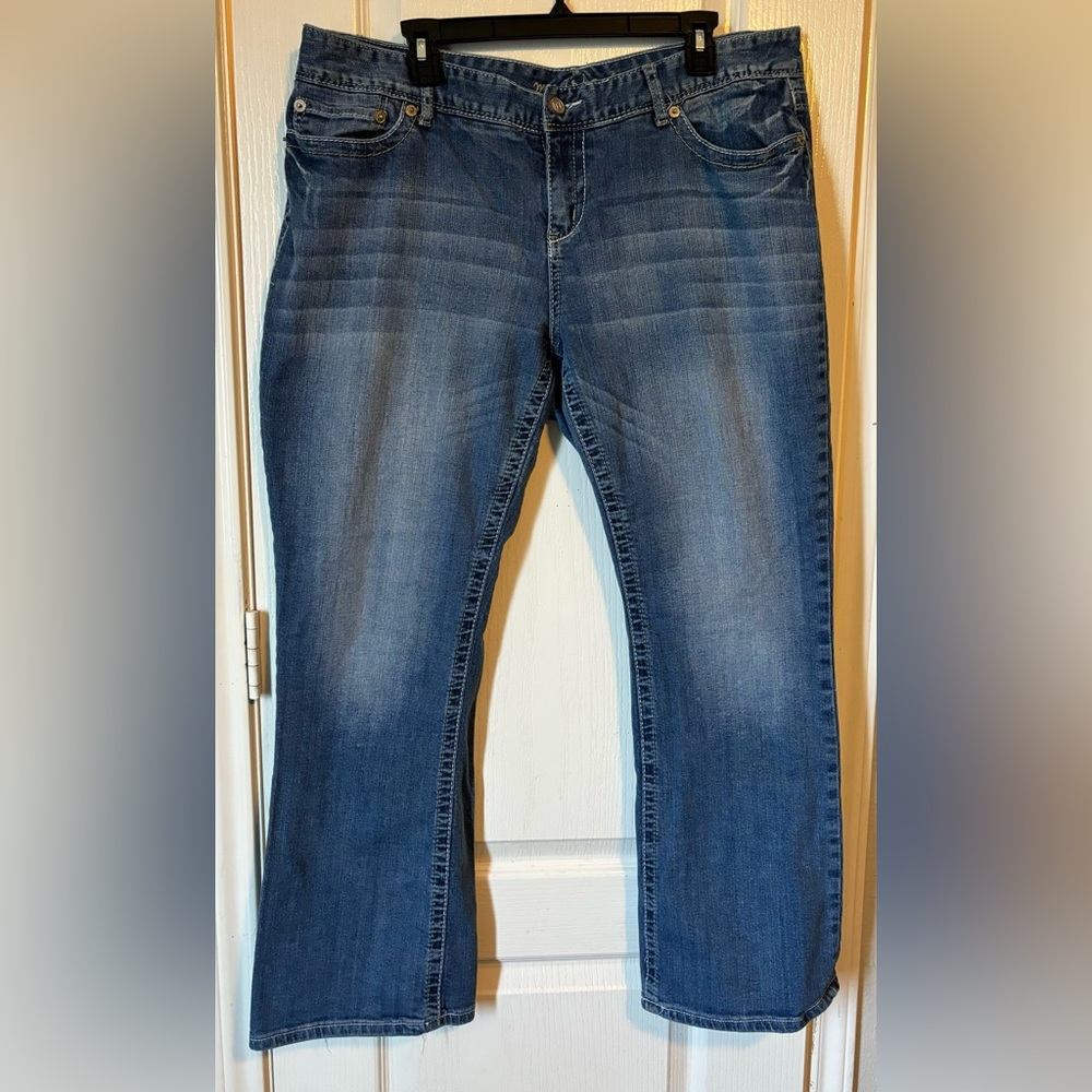 Maurices size 18 short boot cut jean